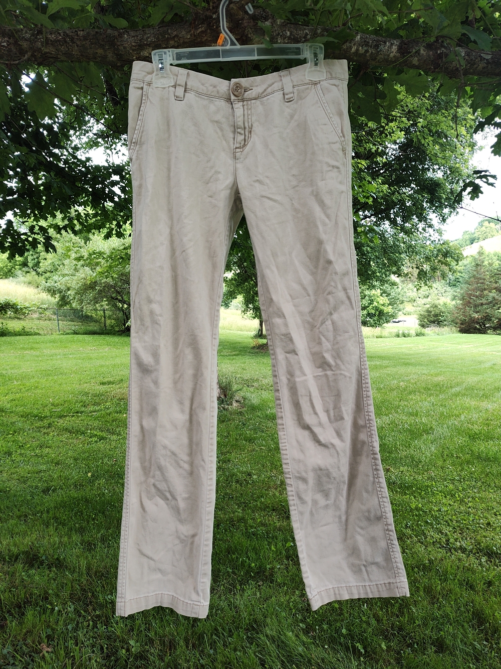 Aeropostale Tan Low Rise Waist Khaki Pants 3/4 Long